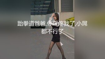 地铁站一路跟踪抄底多位美女少妇好奇她们下面都穿着什么样的内内 (1)