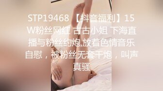 老哥嫖娼找了个巨乳熟女TP啪啪，口交69互舔抱着猛操后入快速抽插，呻吟娇喘非常诱人