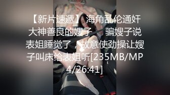 年轻小伙就是猛！感觉操不尽兴，换套制服抱起来操！